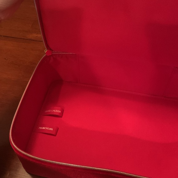 Absolutely stunning authentic Estee Lauder brand new large cosmetic velour case - Picture 16 of 17